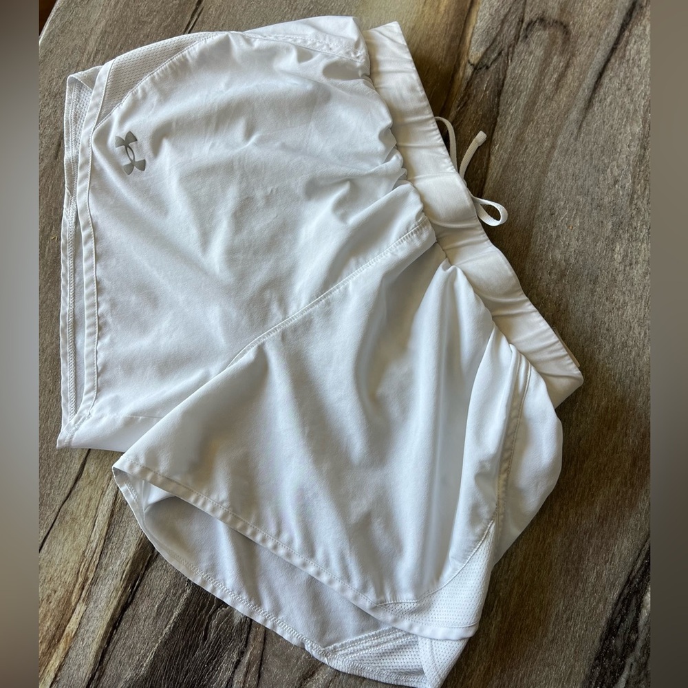 White Under Armour Athlethic Shorts Womens Medium